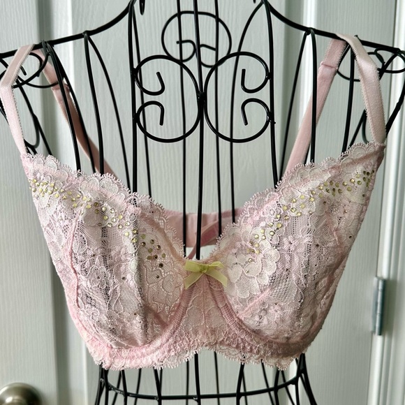 Victoria’s Secret underwire lace bra .. 34DD .. 2 for 40 - Picture 9 of 10